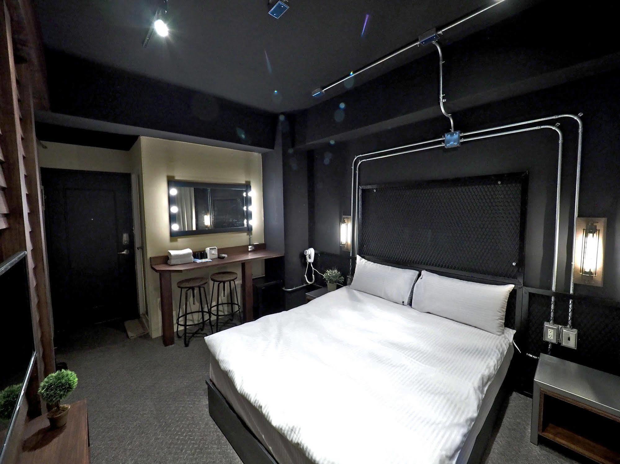 Loft Hostel Fengjia Taichung Exterior foto
